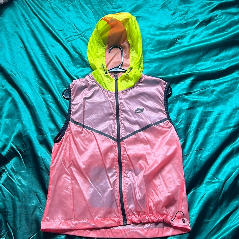 Colorful Nike Windbreaker Material Vest!!!!!❤️🧡💛💚💙💜❤️🧡💛💚💙💜❤️🧡💛💚💙💜